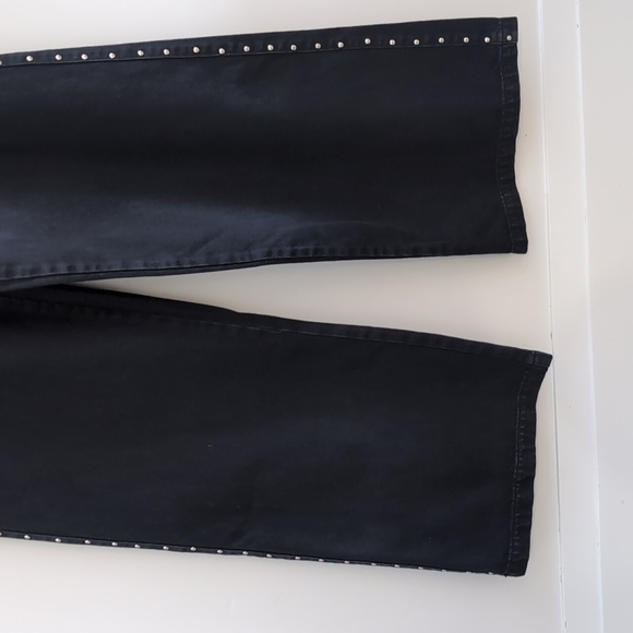 BERSHKA | Women's Black Wash Studded Low-Rise Baggy Jeans - Picture 4 of 6